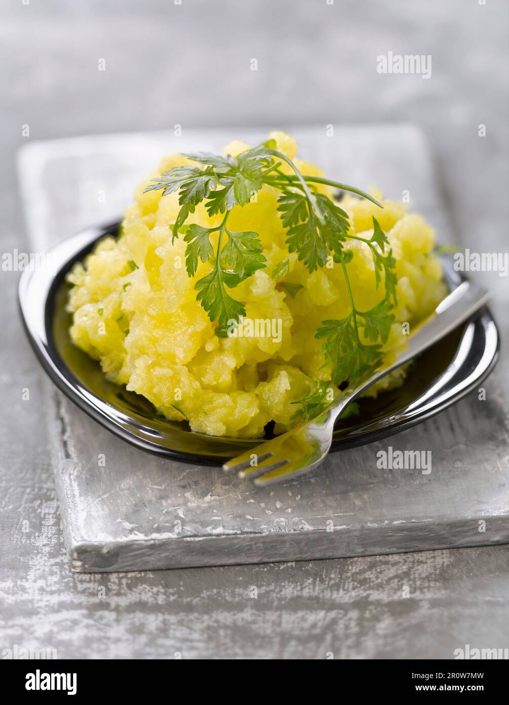 Purè di patate con olio d'oliva ed erbe aromatiche Foto Stock