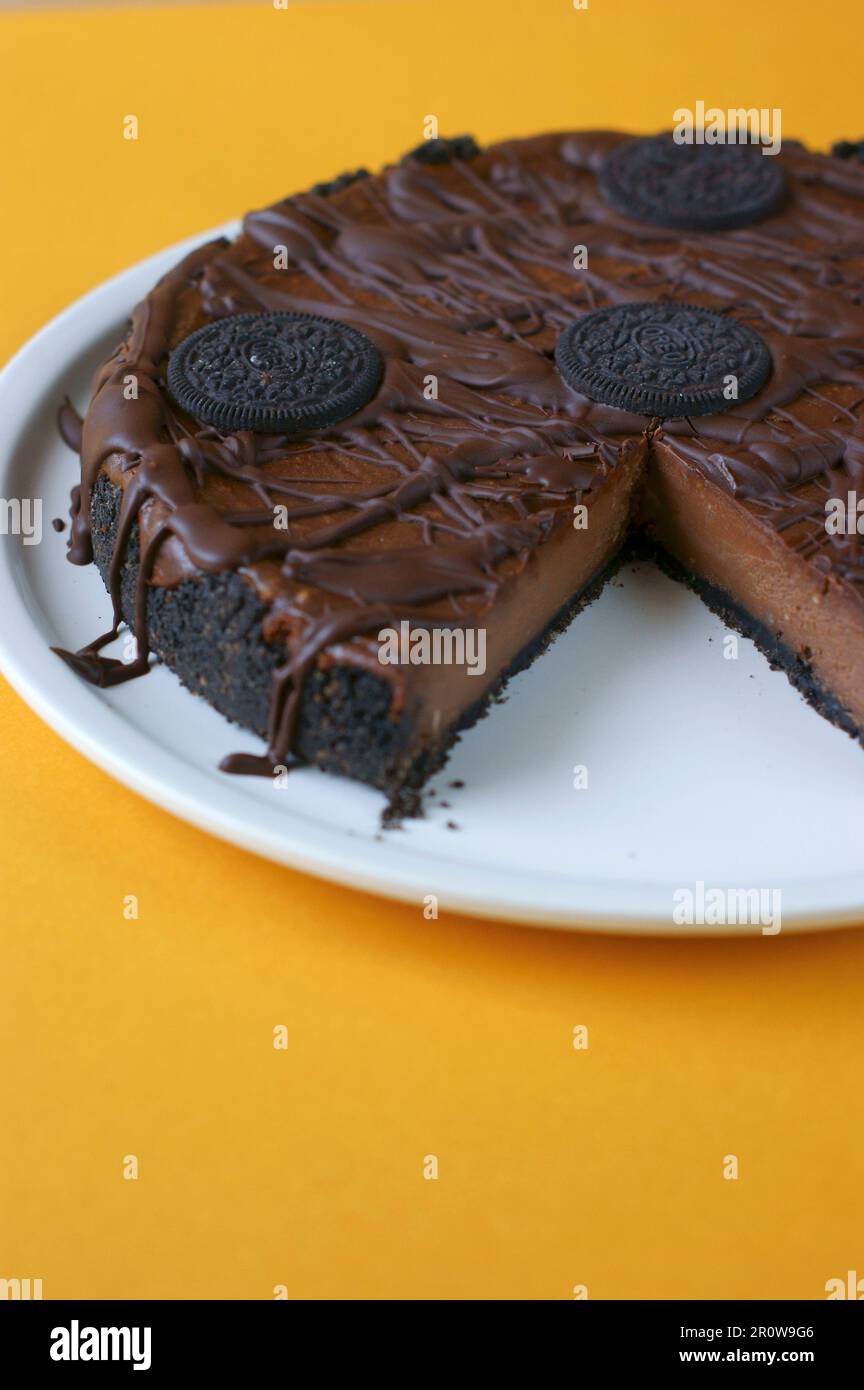 Cheesecake al cioccolato con biscotti Oreo Foto Stock