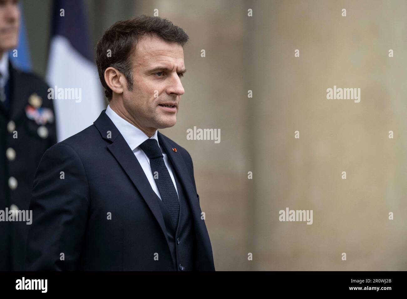 Parigi, Francia. 10th maggio, 2023. Il presidente francese Emmanuel Macron al palazzo Elysee a Parigi, il 9 maggio 2023. Foto di Eliot Blondet/ABACAPRESS.COM Credit: Abaca Press/Alamy Live News Foto Stock