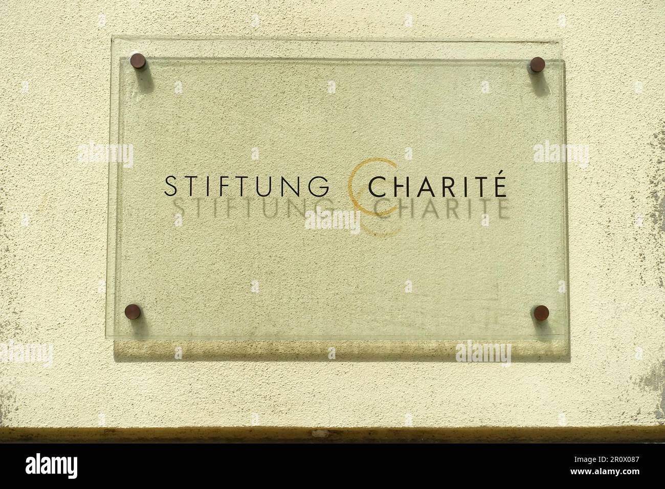 Segno della Fondazione Charité , Berlino, Germania, terreno pubblico Foto Stock
