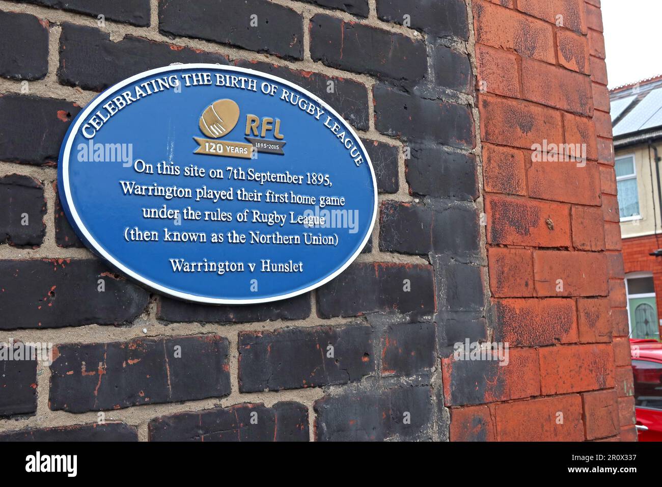 Celebrare la nascita della lega di rugby - Blue Plaque in Fletcher Street -RFL Warrington v Hunslet 1895, Fletcher Street, Warrington,Cheshire,UK,WA4 6PY Foto Stock