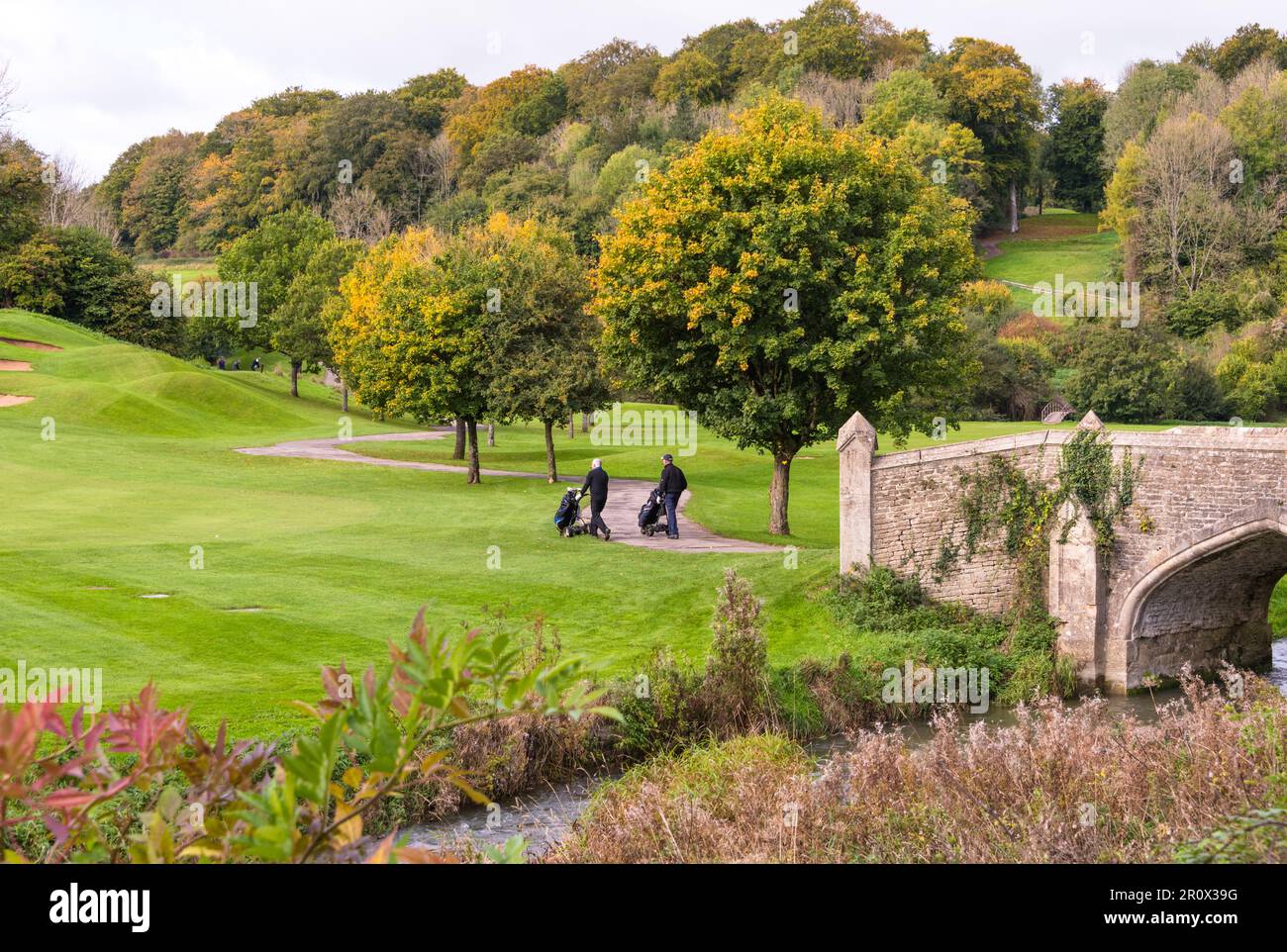 Campo da golf vicino a Castle Combe, Wiltshire, Cotswolds, Inghilterra Foto Stock