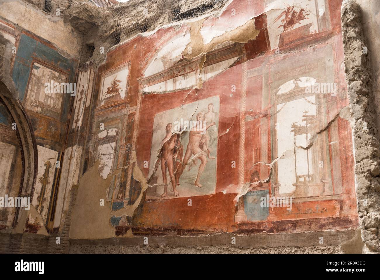 Dipinti sulle pareti presso la sede dei sacerdoti augustani nel sito archeologico romano di Ercolano, Italia. Foto Stock