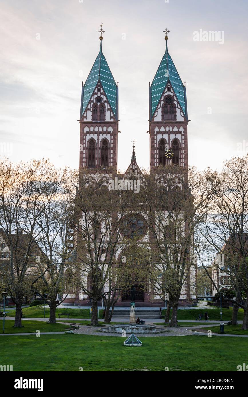 Kirche Herz Jesu, Chiesa del Sacro cuore di Gesù, costruito in stile romanico Revival, Friburgo in Breisgau, Baden-Württemberg, Germania Foto Stock