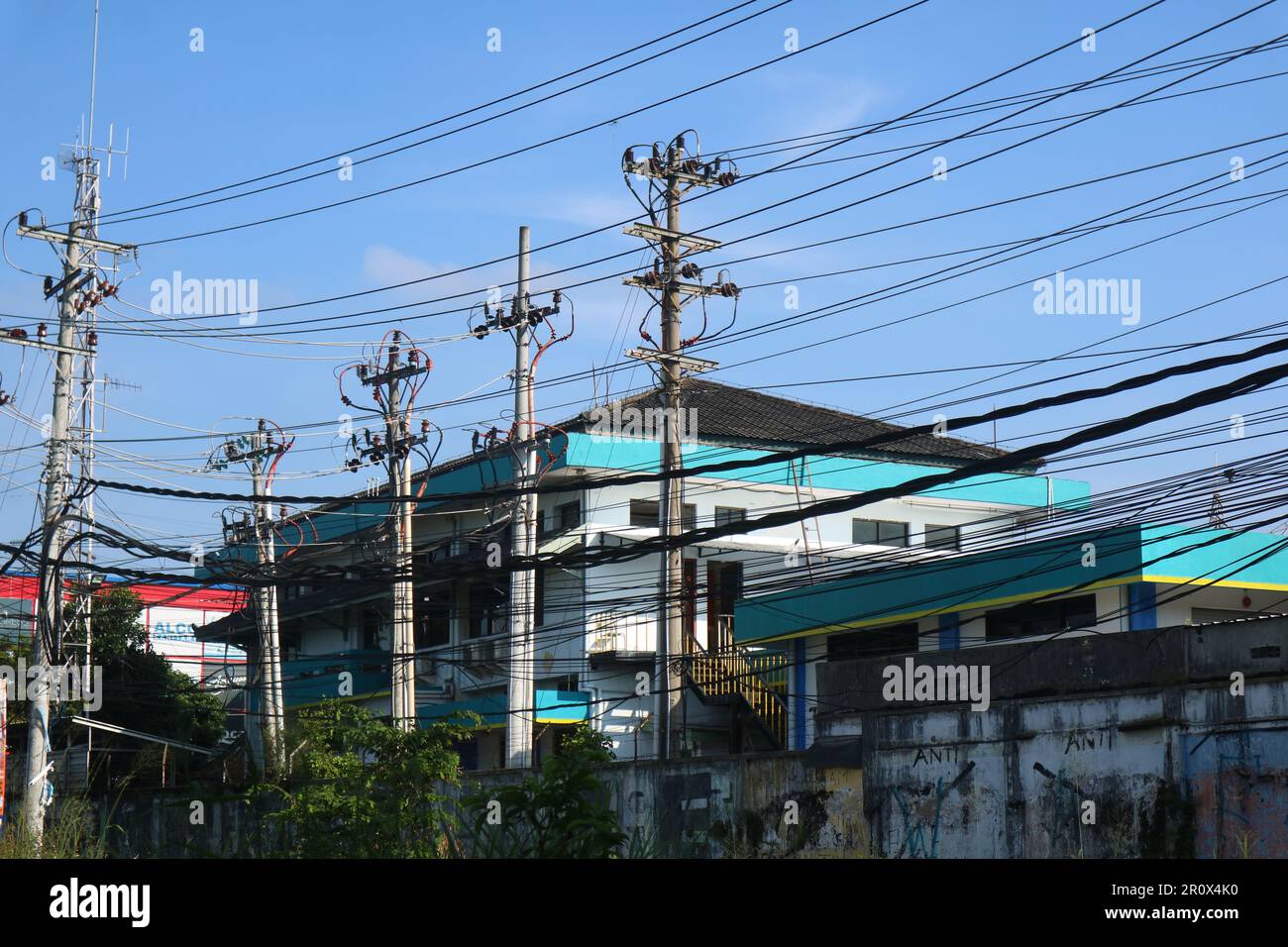Yogyakarta, Indonesia - 18 2023 marzo: Edificio della sottostazione Induk kentungan o PLN Gardu induk kentungan a Yogyakarta. Foto Stock