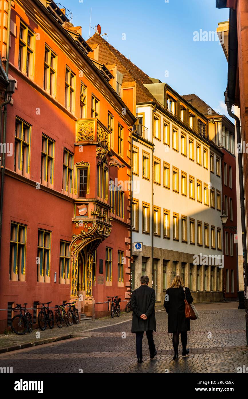 Freiburg im Breisgau, Germania. Haus zum Wahlfisch - Casa della balena. Casa  di Erasmo da Rotterdam da 1529 a 1531 Foto stock - Alamy