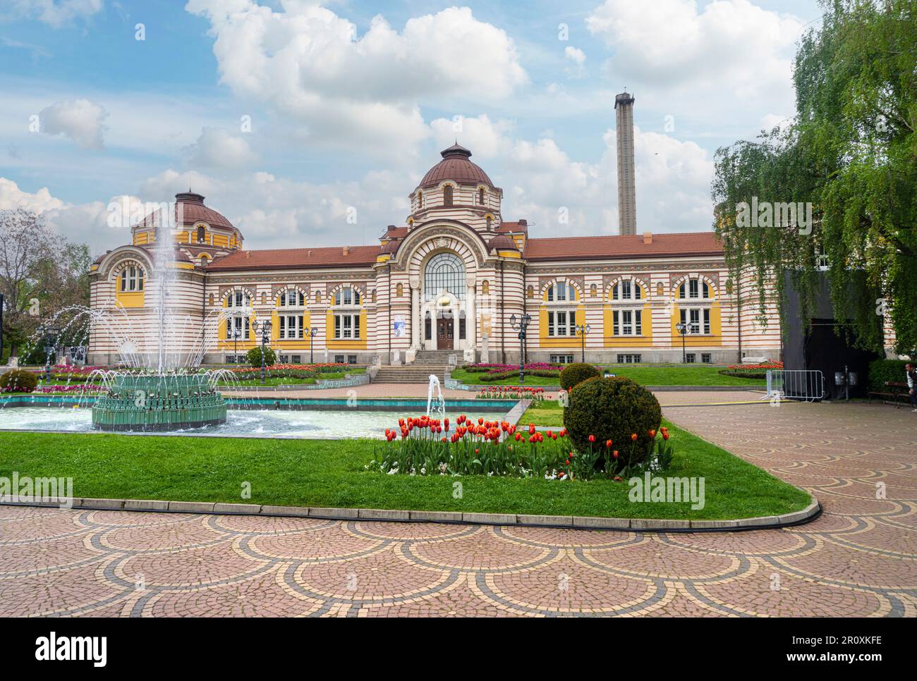 Sofia, Bulgaria. Maggio 2023. Vista esterna dell'edificio del museo di storia regionale nel centro della città Foto Stock