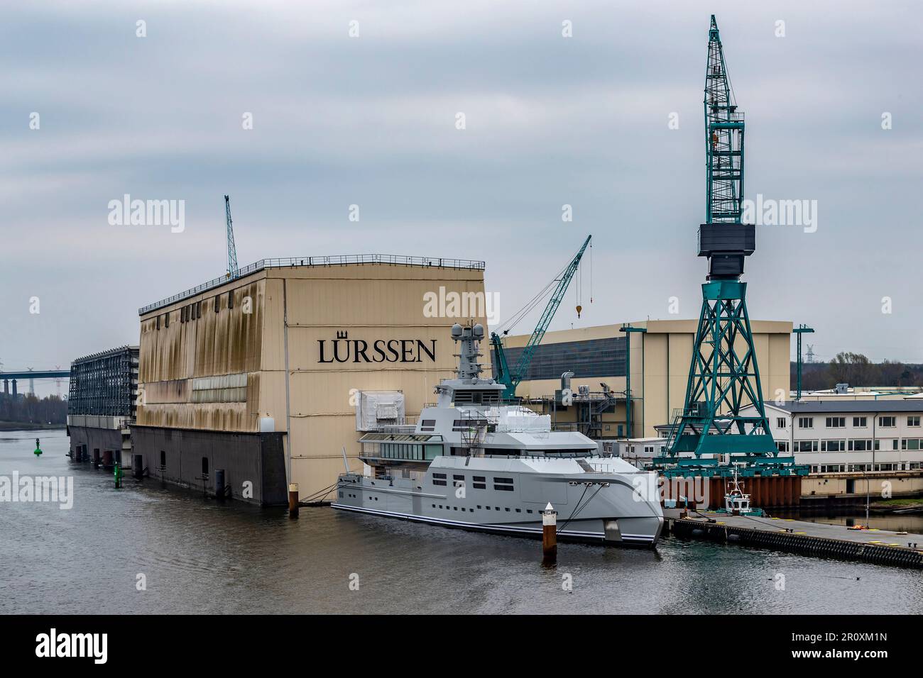 NORN Super yatch a Lürssen Kröger Werft GmbH & Co sul canale Kiel, Germania Foto Stock