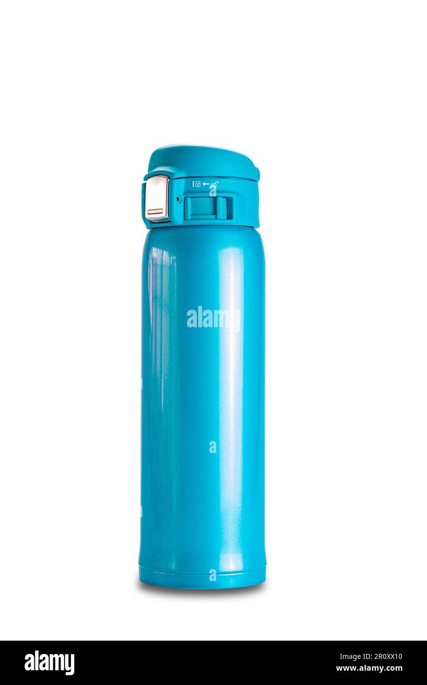 Bottiglia d'acqua blu in metallo lucido con tappo isolato su sfondo bianco con percorso di ritaglio per sport all'aperto, escursioni, corsa o campeggio, fitness i Foto Stock