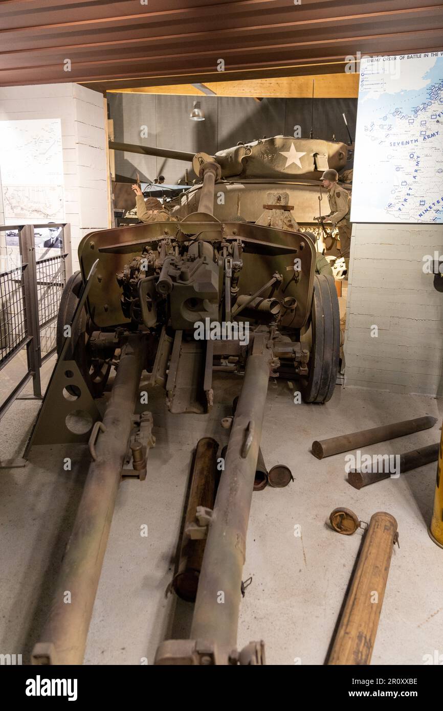Veicoli militari in mostra nel museo Overlord, Normandia, Francia Foto Stock