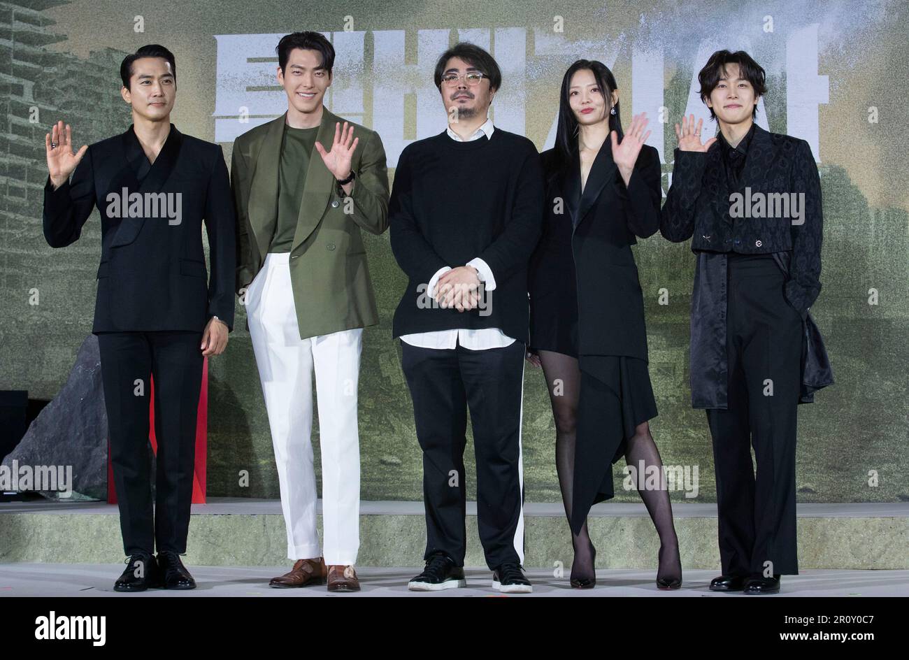 Seul, Corea del Sud. 10th maggio, 2023. (Da L a R) attori sudcoreani Song Seung-heon, Kim Woo-bin, regista Cho UI-seok (Jo UI-seok), attrice Esom e attore Kang Yoo-seok, foto-call per il film Netflix Series Black Knight conferenza stampa al Grand Intercontinental Hotel a Seoul, Corea del Sud il 10 maggio 2023. Il film si aprirà il 12 maggio. (Foto di Lee Young-ho/Sipa USA) Credit: Sipa USA/Alamy Live News Foto Stock