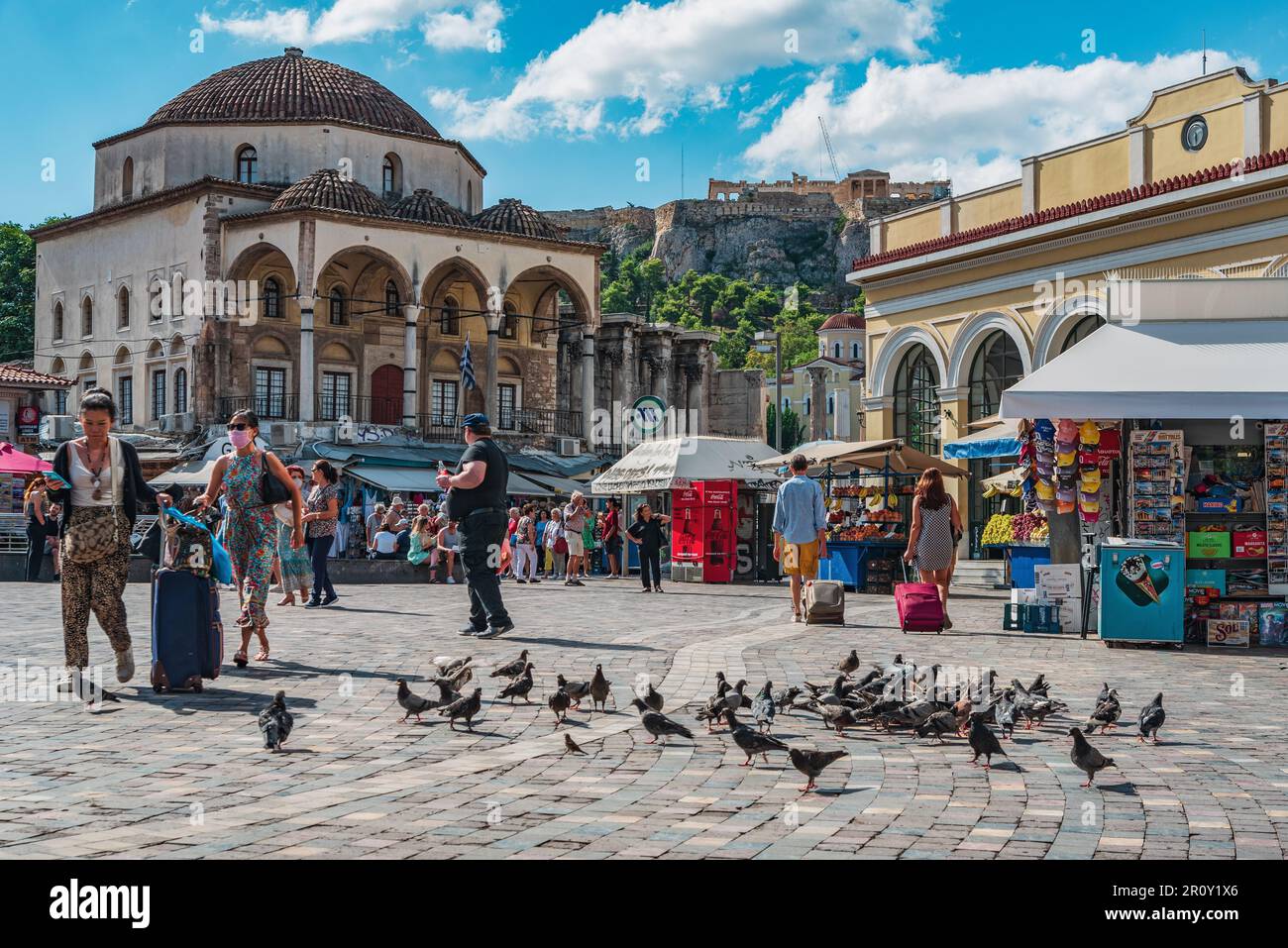 Il vivace quartiere Monastiraki nel centro storico di Atene Foto Stock