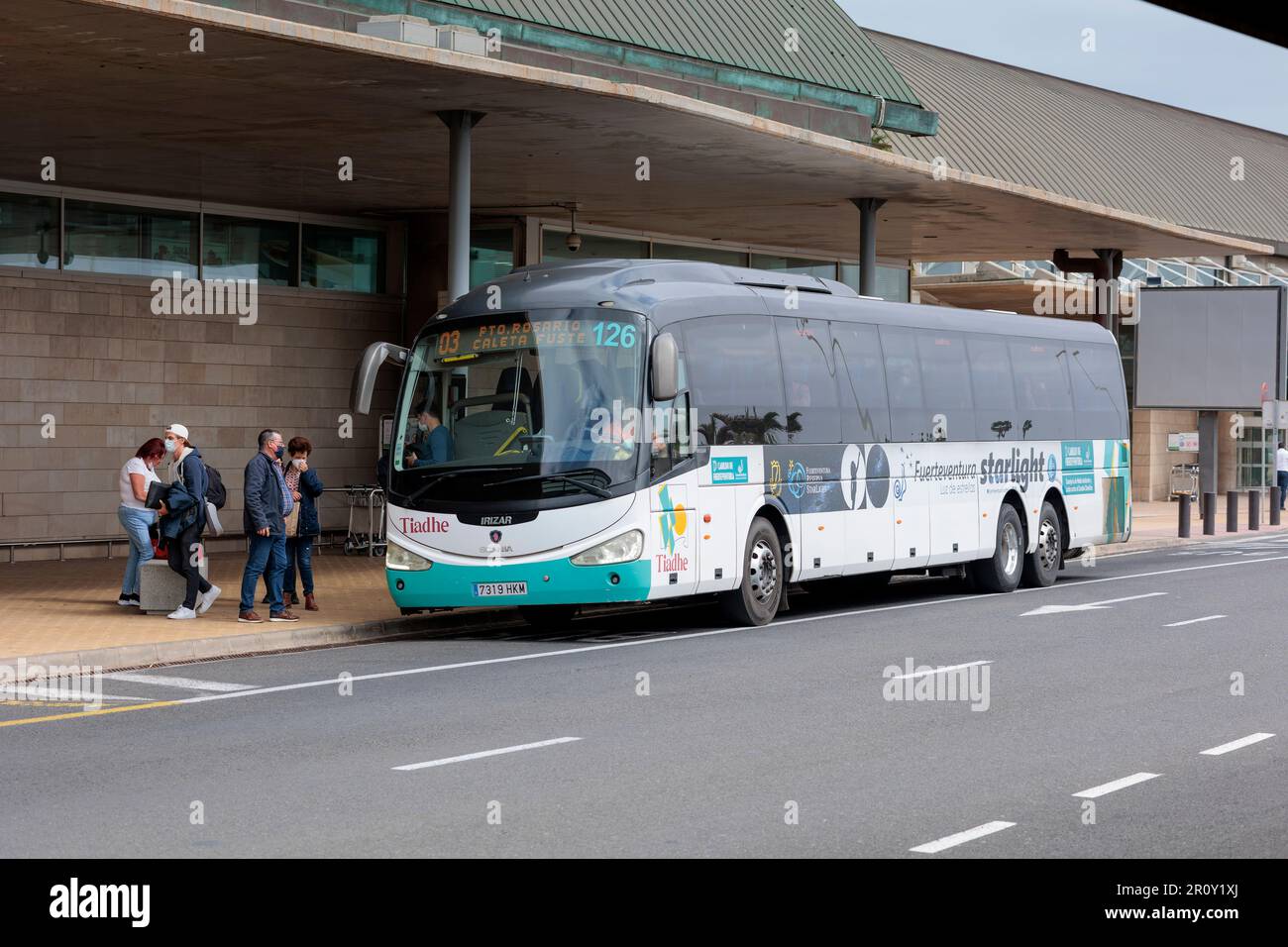 Autobus pubblico all'aeroporto di Fuerteventura Fuerteventura Isole Canarie Spagna Foto Stock