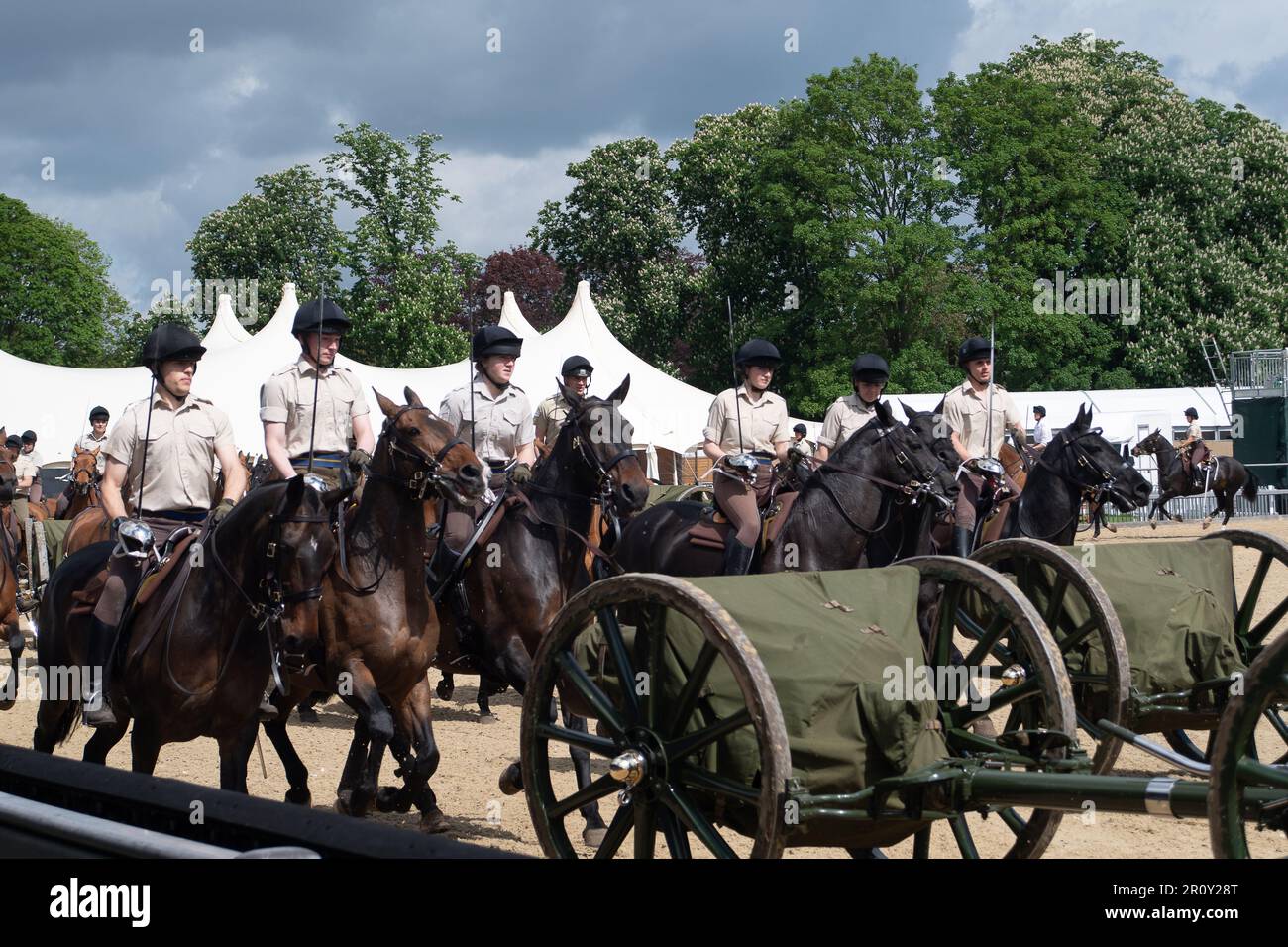Windsor, Berkshire, Regno Unito. 10th maggio, 2023. Il giro musicale della Cavalleria domestica che prova oggi. Il Royal Windsor Horse Show 80th, allestito nel parco privato del Castello di Windsor, è iniziato oggi. Il Duca di Edimburgo. Sua altezza reale il Duca di Edimburgo è ora il presidente dello spettacolo. Credit: Maureen McLean/Alamy Live News Foto Stock
