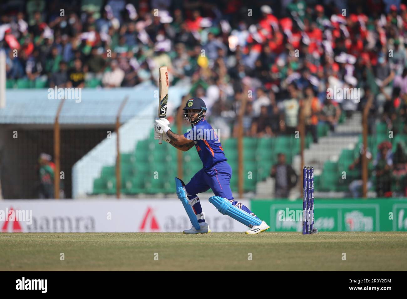 Ishan Kishan durante la terza partita Internazionale di un giorno (ODI) del Bangladesh-India allo Stadio Zahur Ahmed Chowdhury, Sagorika, Chattograme, Bangladesh. Foto Stock
