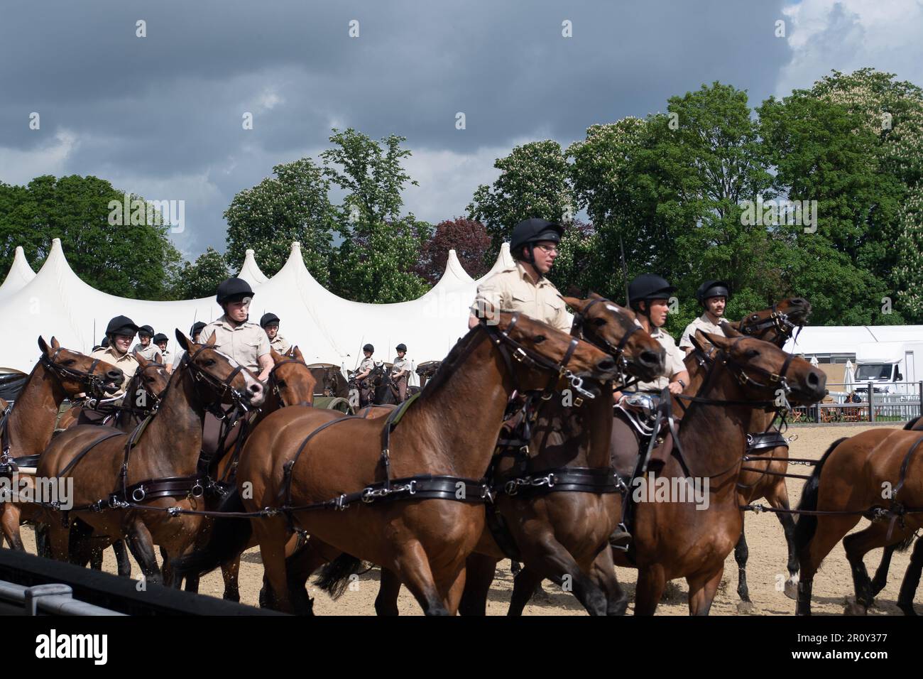 Windsor, Berkshire, Regno Unito. 10th maggio, 2023. Il giro musicale della Cavalleria domestica che prova oggi. Il Royal Windsor Horse Show 80th, allestito nel parco privato del Castello di Windsor, è iniziato oggi. Il Duca di Edimburgo. Sua altezza reale il Duca di Edimburgo è ora il presidente dello spettacolo. Credit: Maureen McLean/Alamy Live News Foto Stock