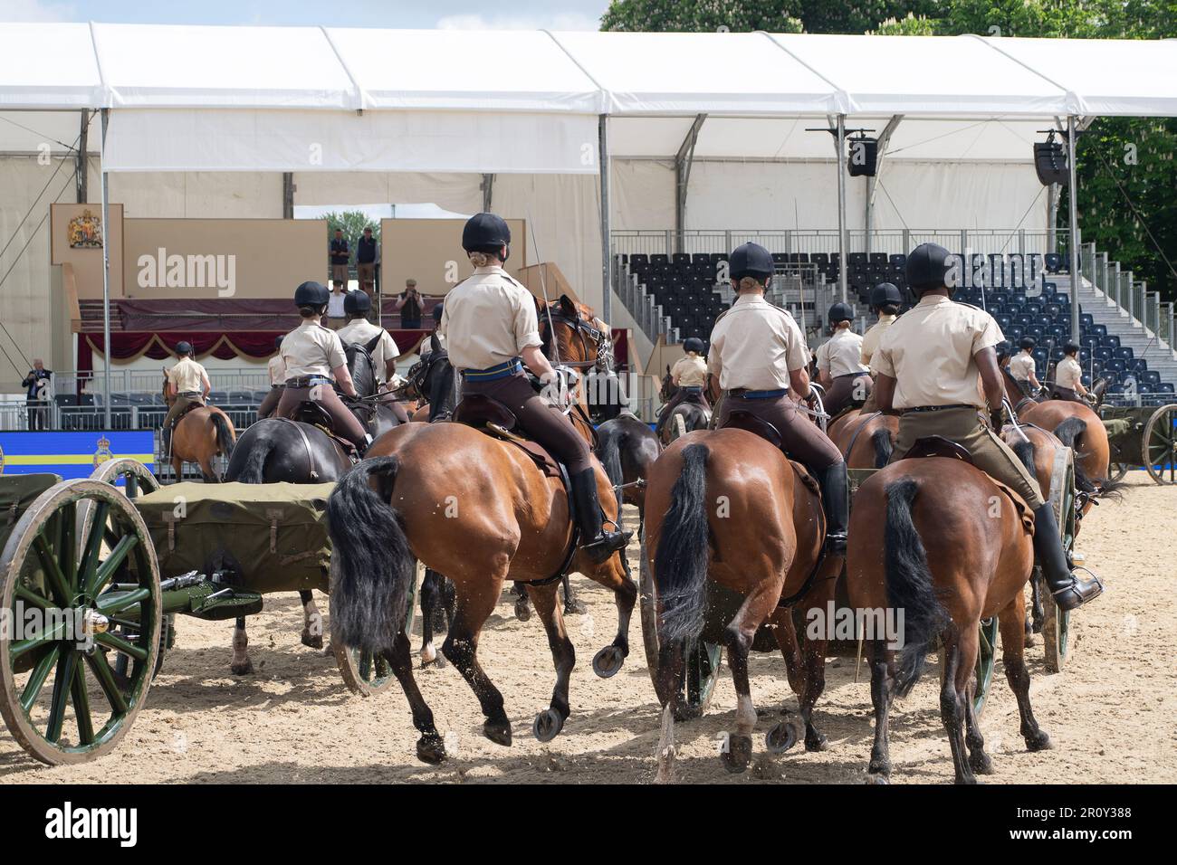 Windsor, Berkshire, Regno Unito. 10th maggio, 2023. Il giro musicale della Cavalleria domestica che prova oggi. Il Royal Windsor Horse Show 80th, allestito nel parco privato del Castello di Windsor, è iniziato oggi. Il Duca di Edimburgo. Sua altezza reale il Duca di Edimburgo è ora il presidente dello spettacolo. Credit: Maureen McLean/Alamy Live News Foto Stock