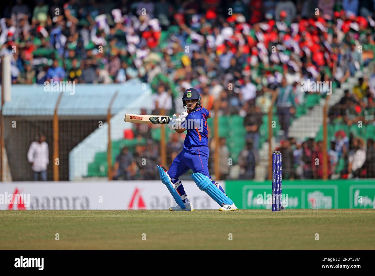 Ishan Kishan durante la terza partita Internazionale di un giorno (ODI) del Bangladesh-India allo Stadio Zahur Ahmed Chowdhury, Sagorika, Chattograme, Bangladesh. Foto Stock
