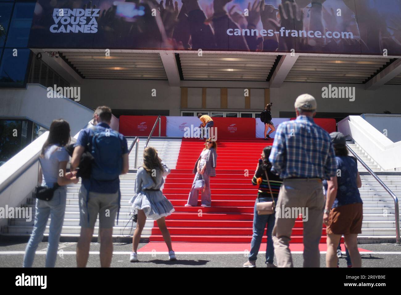 Cannes, Francia. 10th maggio, 2023. Illustrazione prima del Festival Internazionale del Cinema di Cannes del 76th al Palais des Festivals di Cannes, nel sud della Francia, il 02 maggio 2023. Photo by Lionel Urman/ABACAPRESS.COM Credit: Abaca Press/Alamy Live News Foto Stock