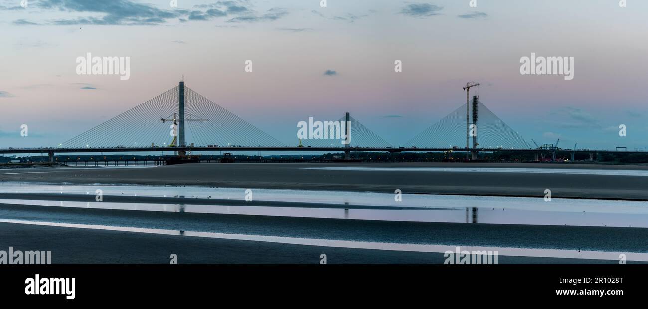 Il Mersey Gateway Bridge è un ponte a pedaggio tra Runcorn e Widnes a Cheshire, Inghilterra, che si estende sul fiume Mersey e sul Manchester Ship Canal Foto Stock