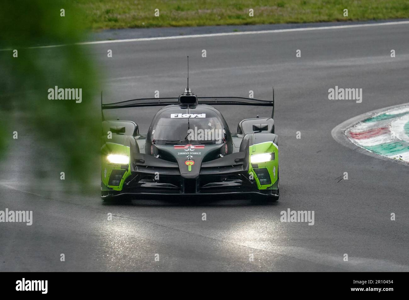 Monza, Italia. 10th maggio, 2023. Jacques Villeneuve su Vanwall Vandervell 680 durante la giornata di test del Campionato Mondiale Endurance il 10th maggio 2023 a Autodromo Nazionale Monza, Italia Foto Alessio Morgese / e-Mage Credit: Alessio Morgese/Alamy Live News Foto Stock