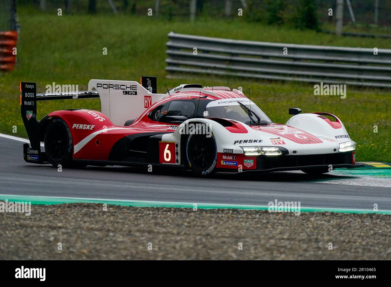 Monza, Italia. 10th maggio, 2023. Porsche 963 LMDh durante la giornata di test del Campionato del mondo Endurance il 10th maggio 2023 a Autodromo Nazionale Monza, Italia Foto Alessio Morgese / e-Mage Credit: Alessio Morgese/Alamy Live News Foto Stock