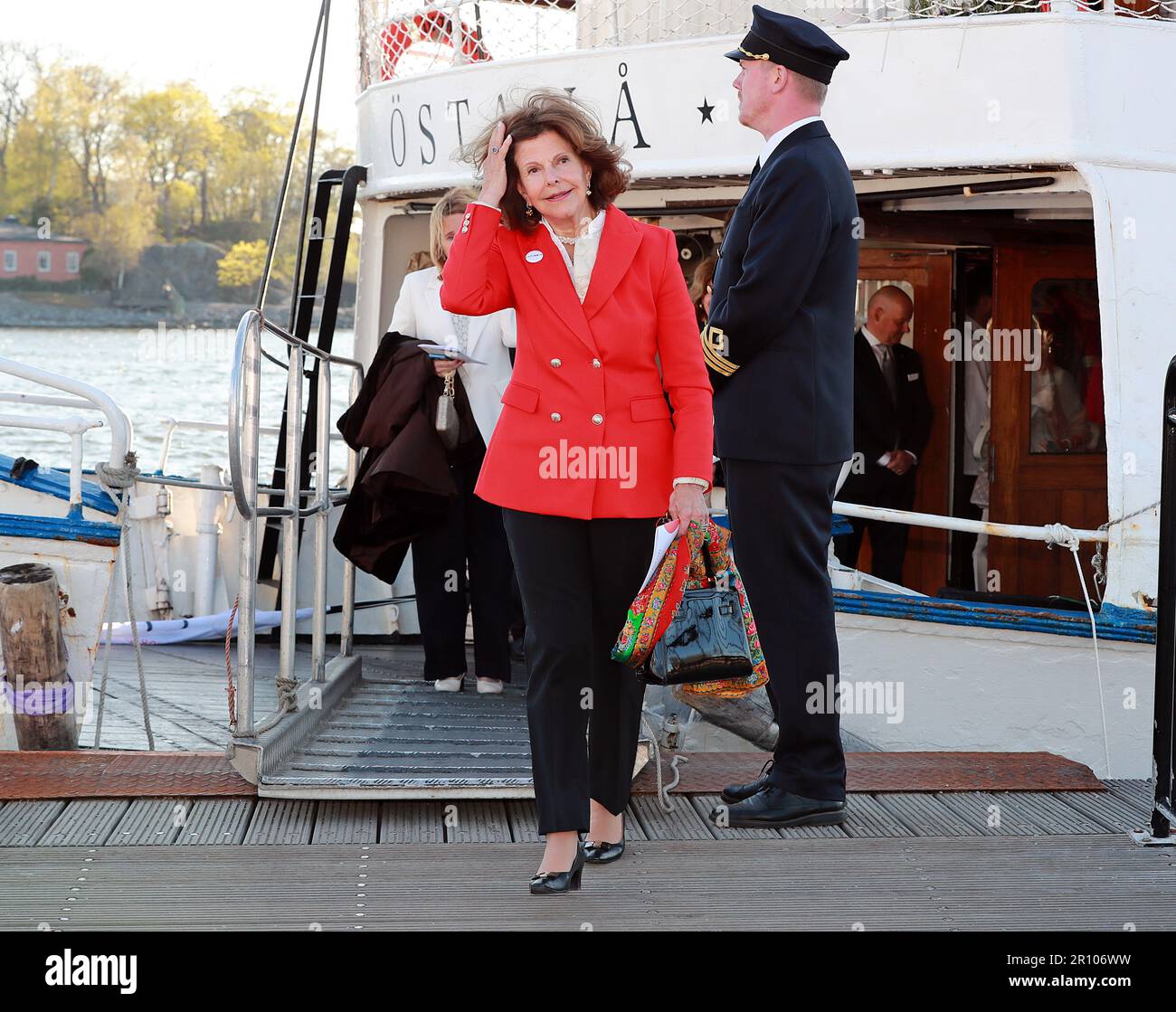 La Regina Silvia arriva per una serata speciale a favore della Fondazione Mondiale per l'Infanzia a Gröna Lund, Stoccolma, Svezia, 10 maggio 2023. Foto: Lars Hög Foto Stock