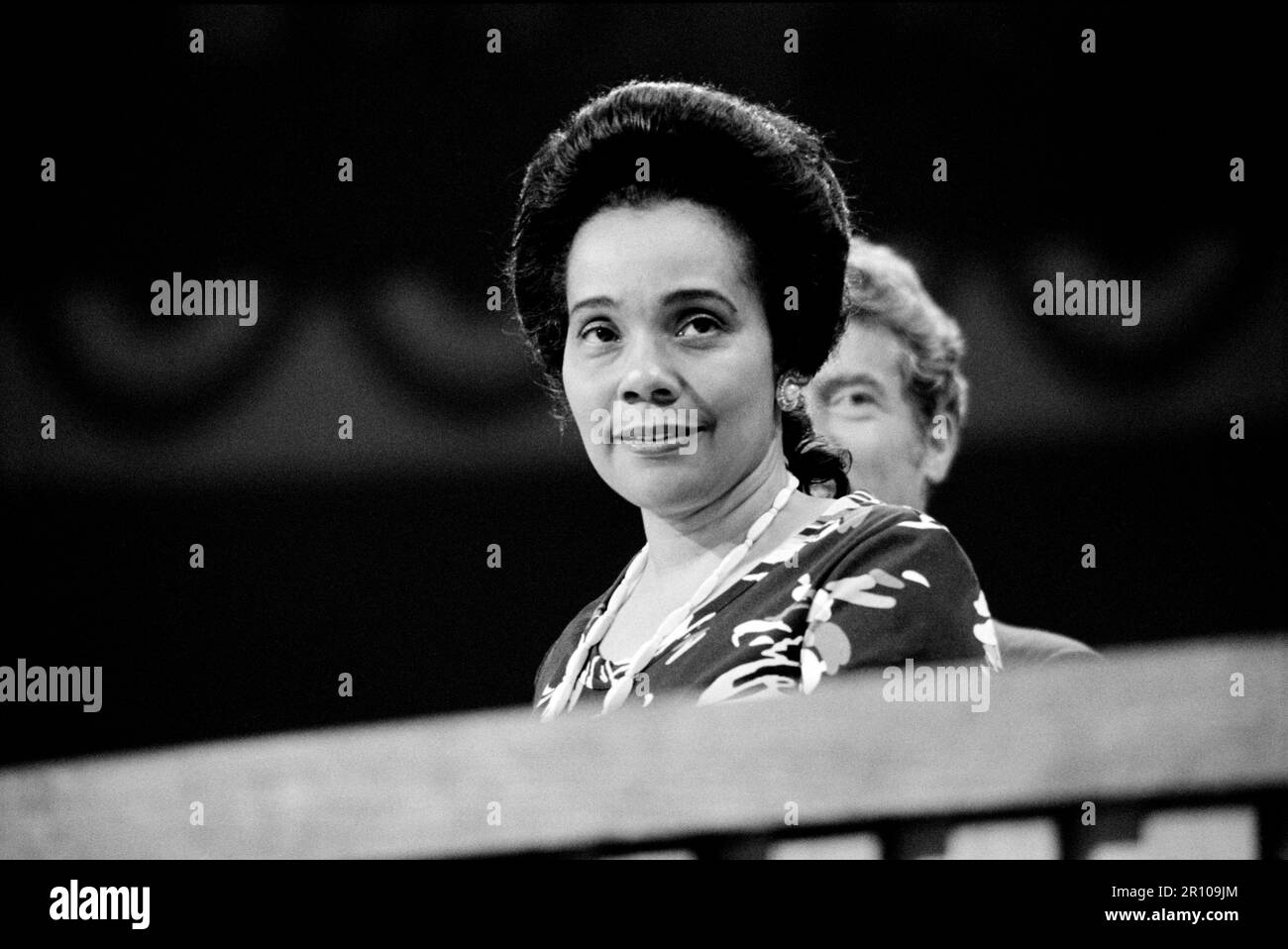 TITOLO: [Coretta Scott King alla Convention Nazionale Democratica di New York]..NUMERO DI CHIAMATA: LC-U9- 32953-11 [P&P]..NUMERO DI RIPRODUZIONE: LC-DIG-ppmsca-09731 (file digitale da negativo originale).Nessuna restrizione nota sulla pubblicazione...MEDIA: 1 negativo : film...CREATO/PUBBLICATO: 1976 lug. 13...CREATORE:..Leffler, Warren K., fotografo. Foto Stock