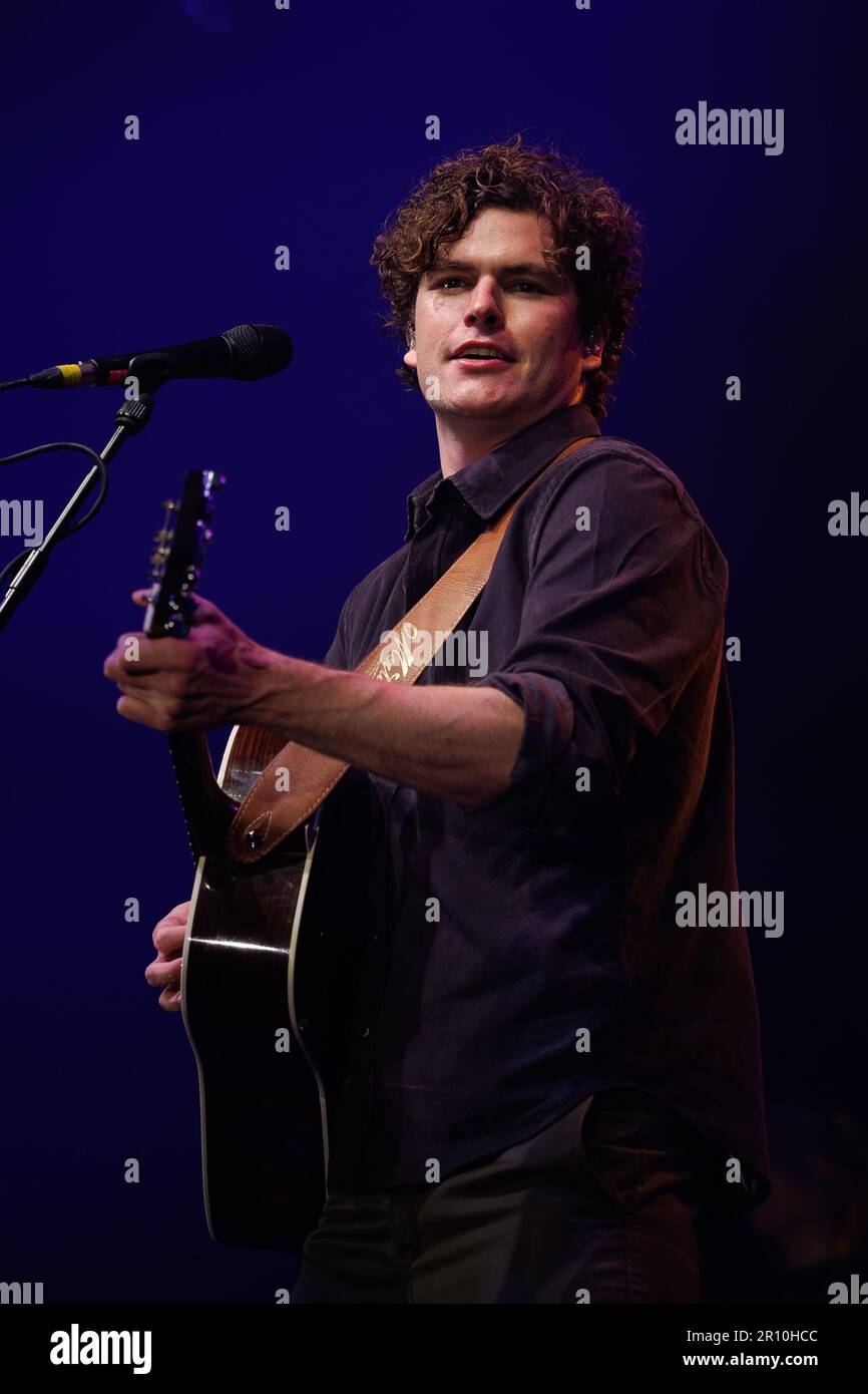 BARCELLONA - MAR 30: Vance Joy (indie pop music band australiana) si esibisce sul palco al Razzmatazz il 30 marzo 2023 a Barcellona, Spagna. Foto Stock