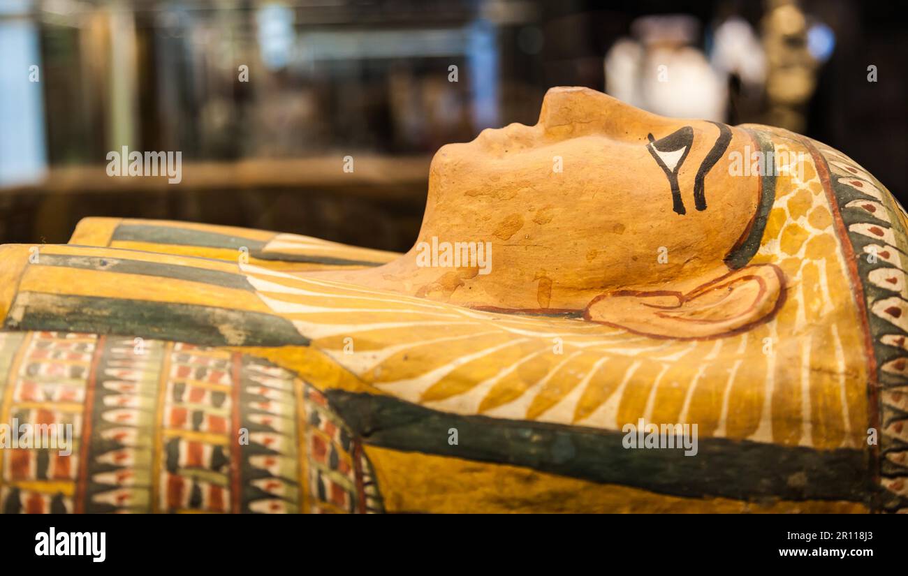 Dettaglio di un originale sarcofago egiziano Foto Stock