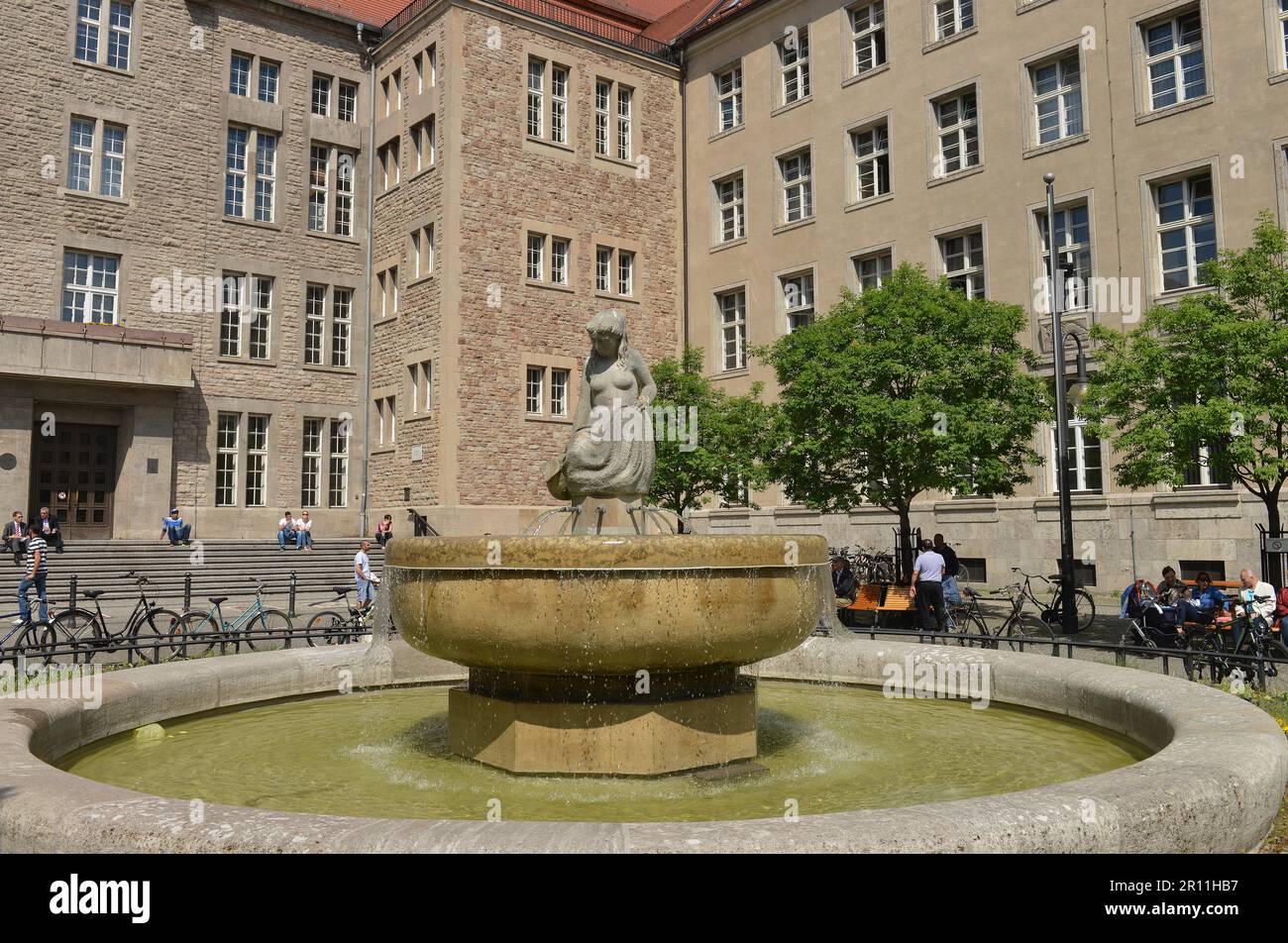 Rathausbrunnen, Karl-Marx-Strasse, Neukoelln, Berlino, Germania Foto Stock