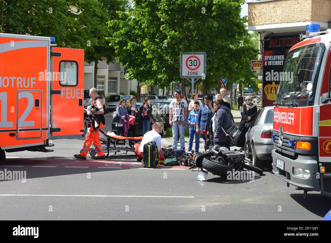 Incidente motociclistico, Neuendorfer Strasse, Spandau, Berlino, Germania Foto Stock