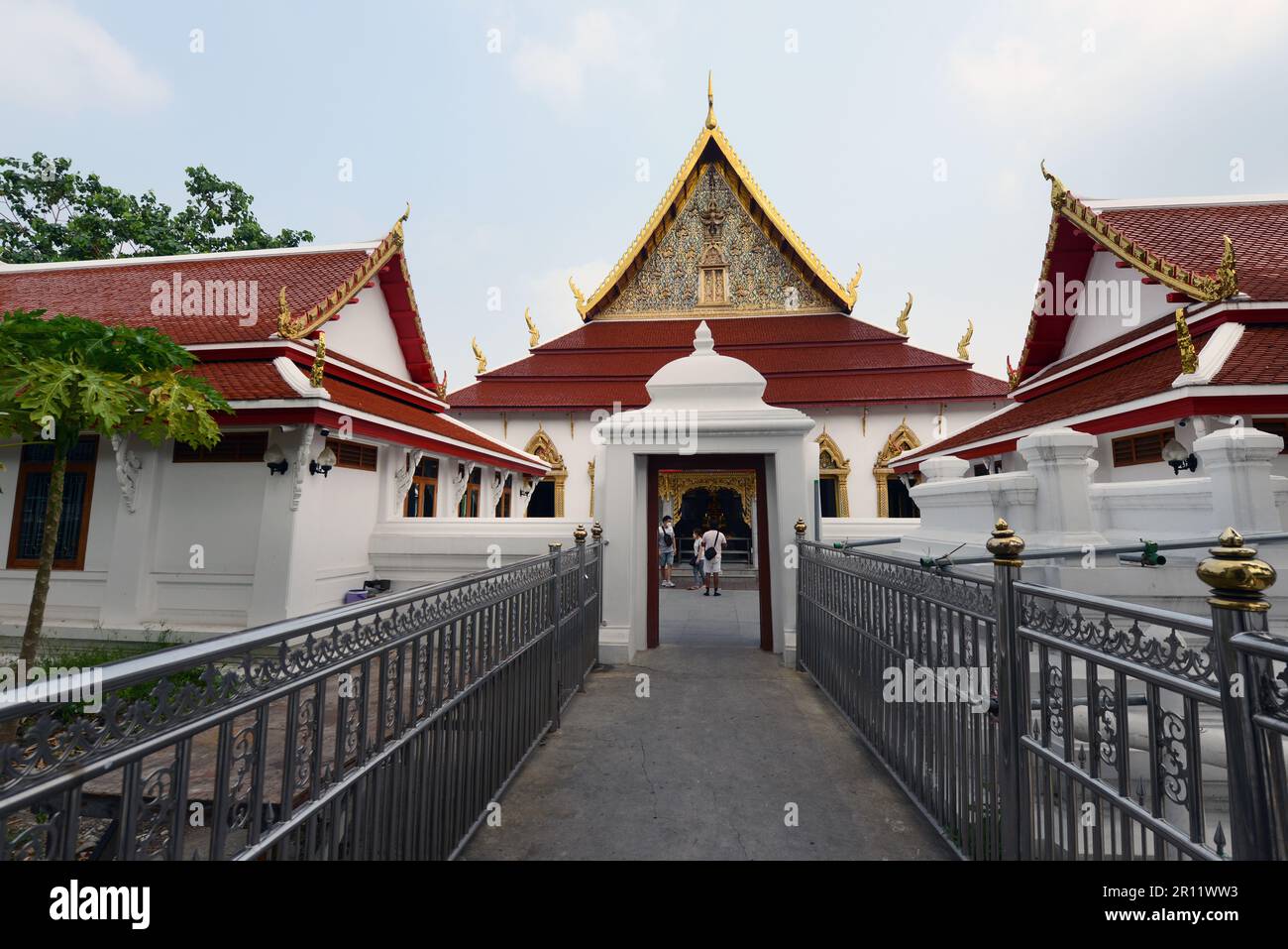 Wat Chana Songkram di fronte alla Khaosan Road a Bang Lamphu, Bangkok, Thailandia. Foto Stock