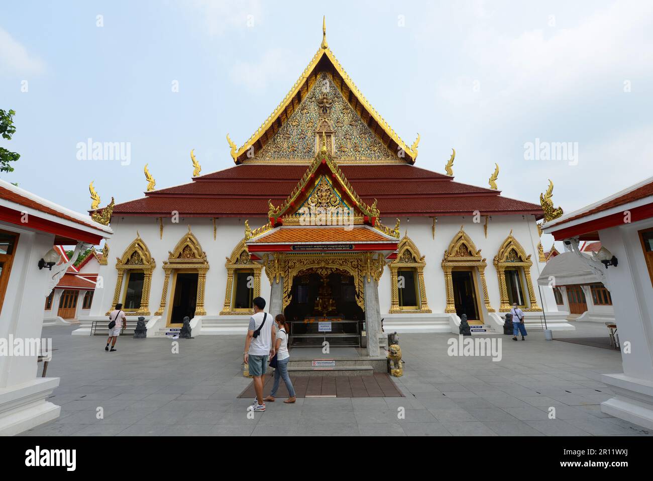 Wat Chana Songkram di fronte alla Khaosan Road a Bang Lamphu, Bangkok, Thailandia. Foto Stock
