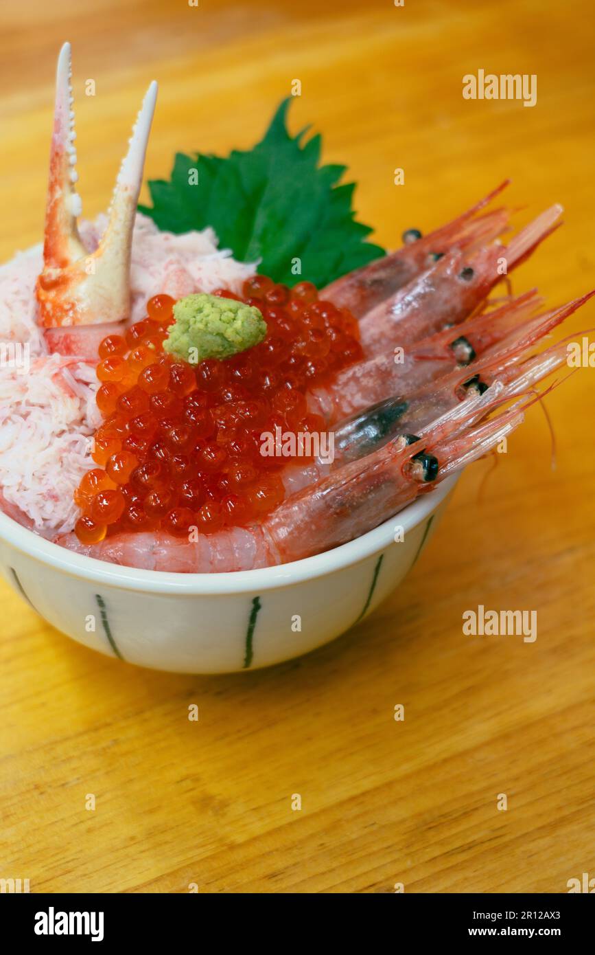 Hokkaido, Giappone - 27 aprile 2023 : Kaisendon Japanese Seafood Rice Bowl Foto Stock