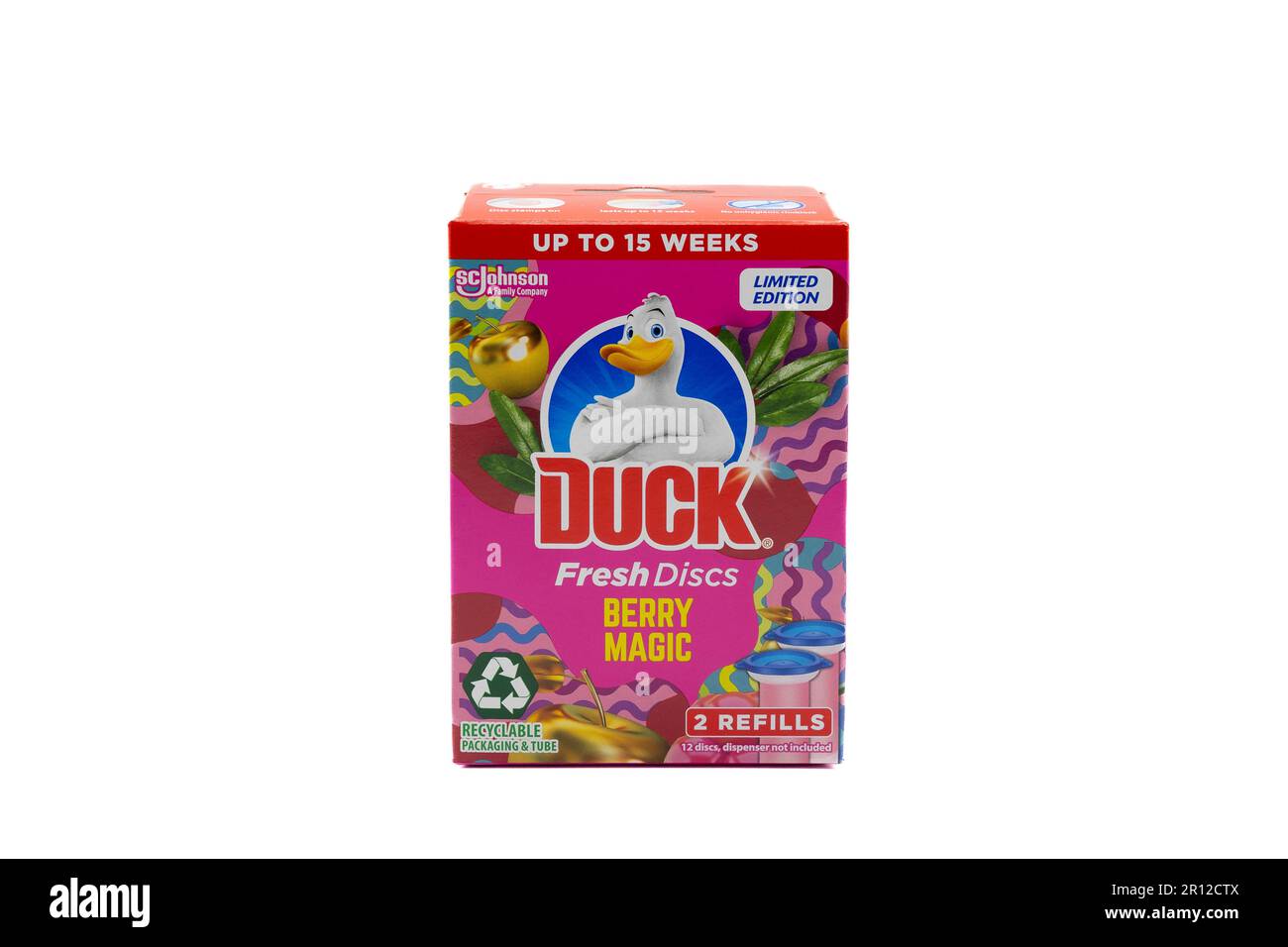 Irvine, Scozia, Regno Unito - 02 febbraio 2023: Dischi freschi di marca anatra bacca magia da SC Johnson Ltd in confezioni di plastica e cartone che sono pieni Foto Stock