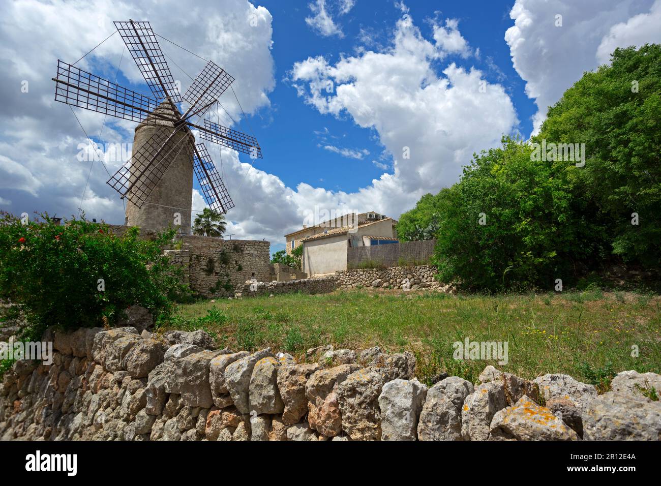 Mulino a vento restaurato può Valles.Costitix village.Mallorca Island.Spain Foto Stock