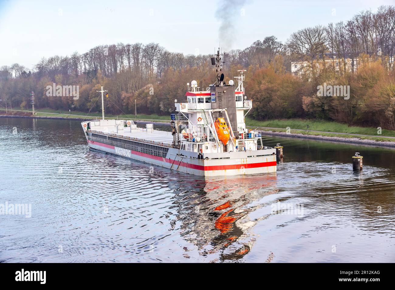 MAASBORG (IMO: 9341720) una nave Cargo generale che transita nel canale Kiel, Germania settentrionale. Foto Stock