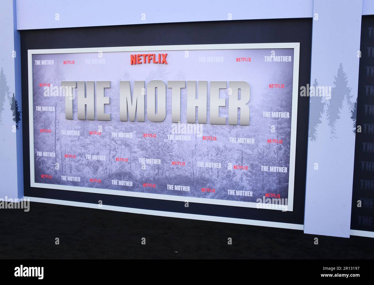 Los Angeles, California, Stati Uniti. 10th maggio, 2023. Atmosfera alla prima di Los Angeles del "The Mother" di Netflix al Westwood Regency Village Theater il 10 maggio 2023 a Los Angeles, California. Credit: Jeffrey Mayer/JTM Photos/Media Punch/Alamy Live News Foto Stock