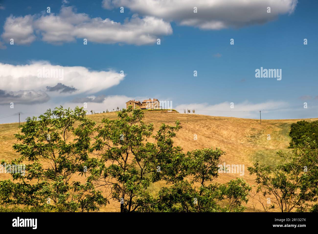 Paesaggio toscano in primavera con l'agriturismo - regione Toscana nel centro Italia Foto Stock