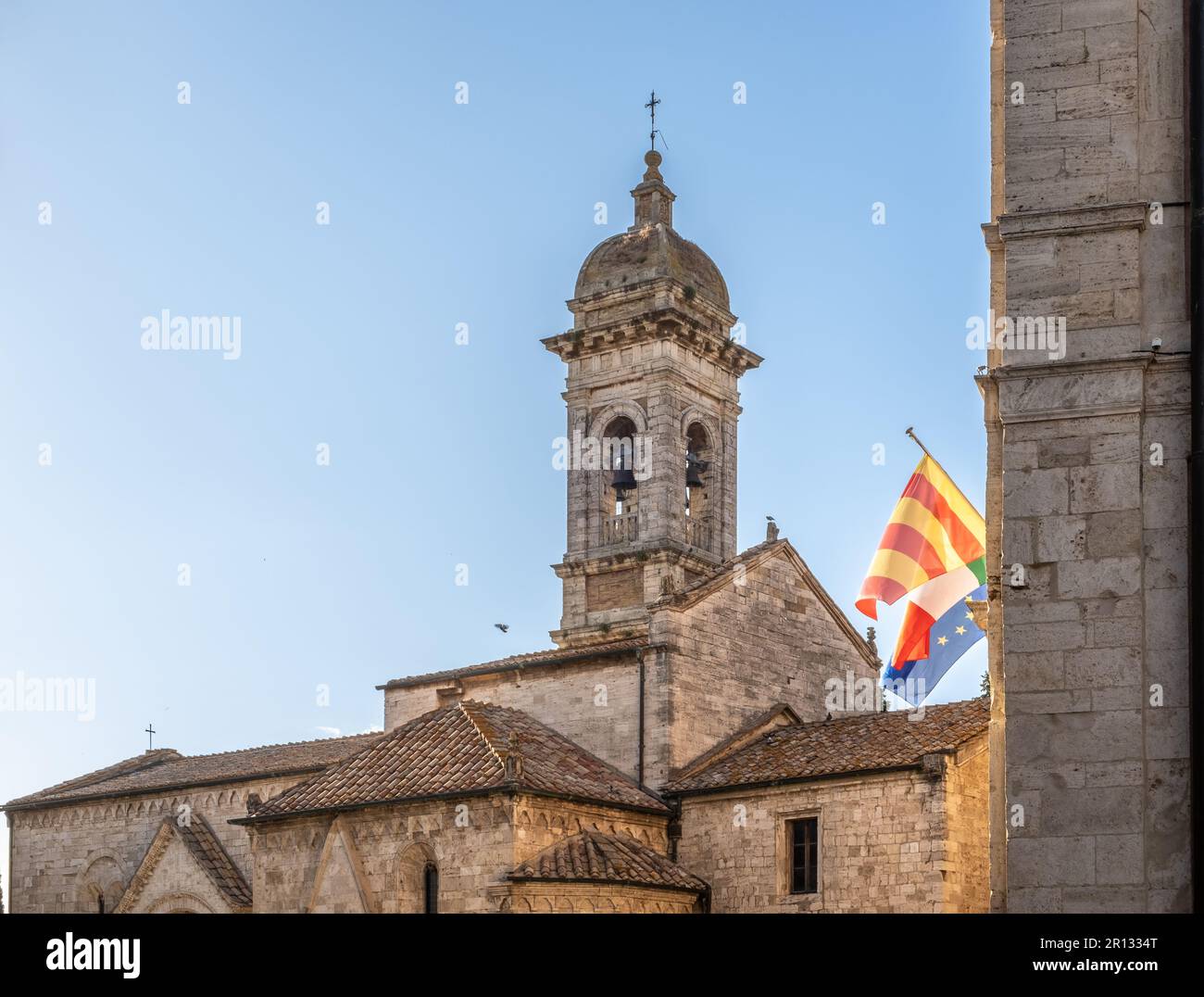 La storica chiesa romanica di San Quirico d'Orcia, regione Toscana nel centro Italia - Europa Foto Stock