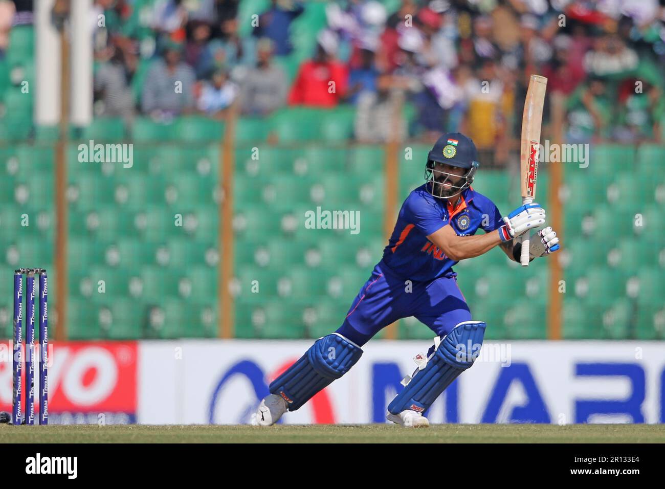 Virat Kohli durante la terza partita Internazionale di un giorno (ODI) del Bangladesh-India allo Stadio Zahur Ahmed Chowdhury, Sagorika, Chattograme, Bangladesh. IO Foto Stock