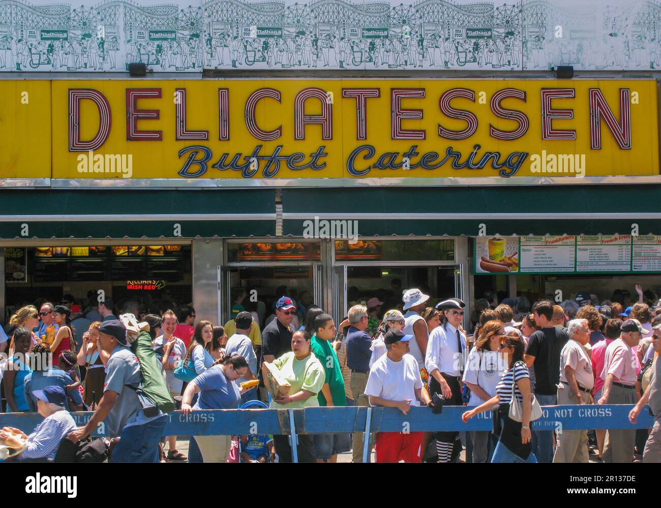 Nathan famoso hot dog stand a Coney Island Brooklyn NYC Foto Stock