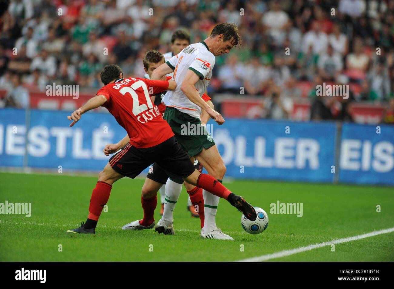 Fußball allgemein, Beine Ball Rasen Fußball Bundesliga Bayer 04 Leverkusen - Werder Bremen 0:0. 20,9.2009. Foto Stock