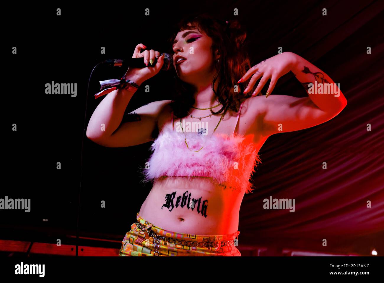 Brighton Beach, città di Brighton & Hove, East Sussex, Regno Unito. Cowz ha eseguito il concerto di apertura al Great Escape Festival 2023 al TGE Beach Stage. 10th maggio 2023 Foto Stock