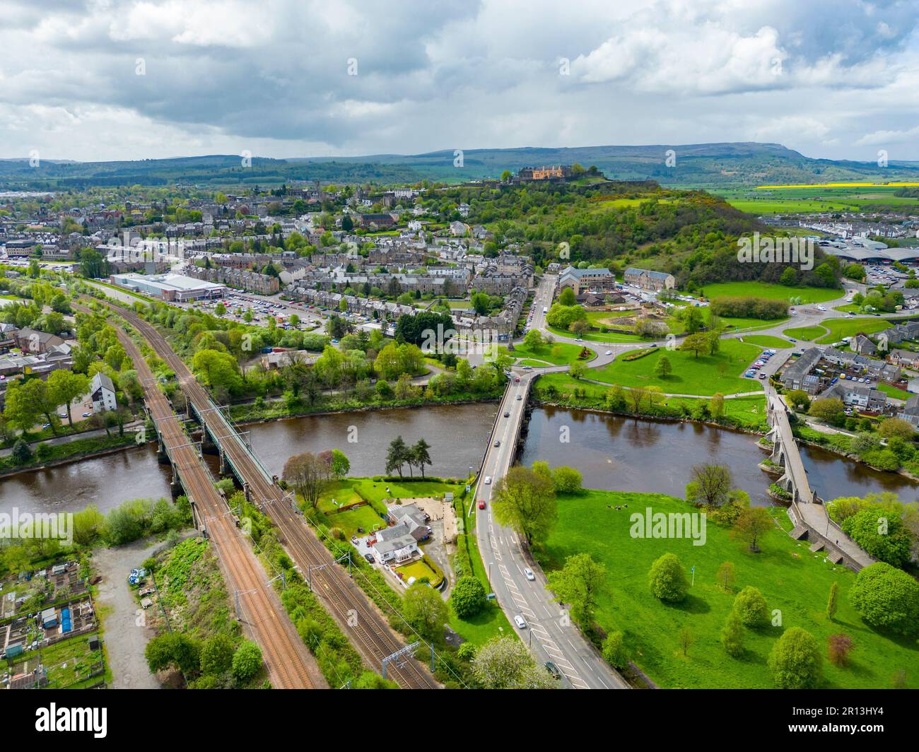 Vista aerea dei ponti che attraversano il fiume Forth a Stirling, Scozia, Regno Unito Foto Stock