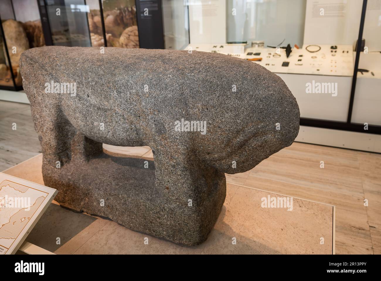 Pietra Verraco Bull Pre-romano monumento al Museo Archeologico Nazionale - Madrid, Spagna Foto Stock