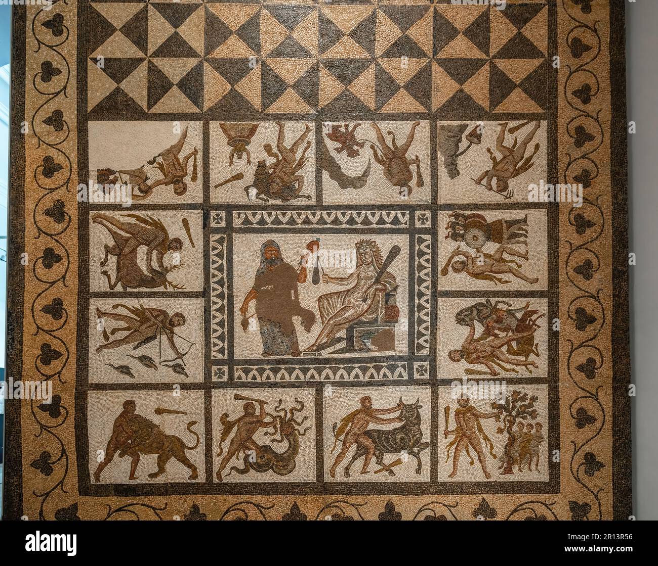Mosaico romano con i Labours di Ercole al Museo Archeologico Nazionale - Madrid, Spagna Foto Stock