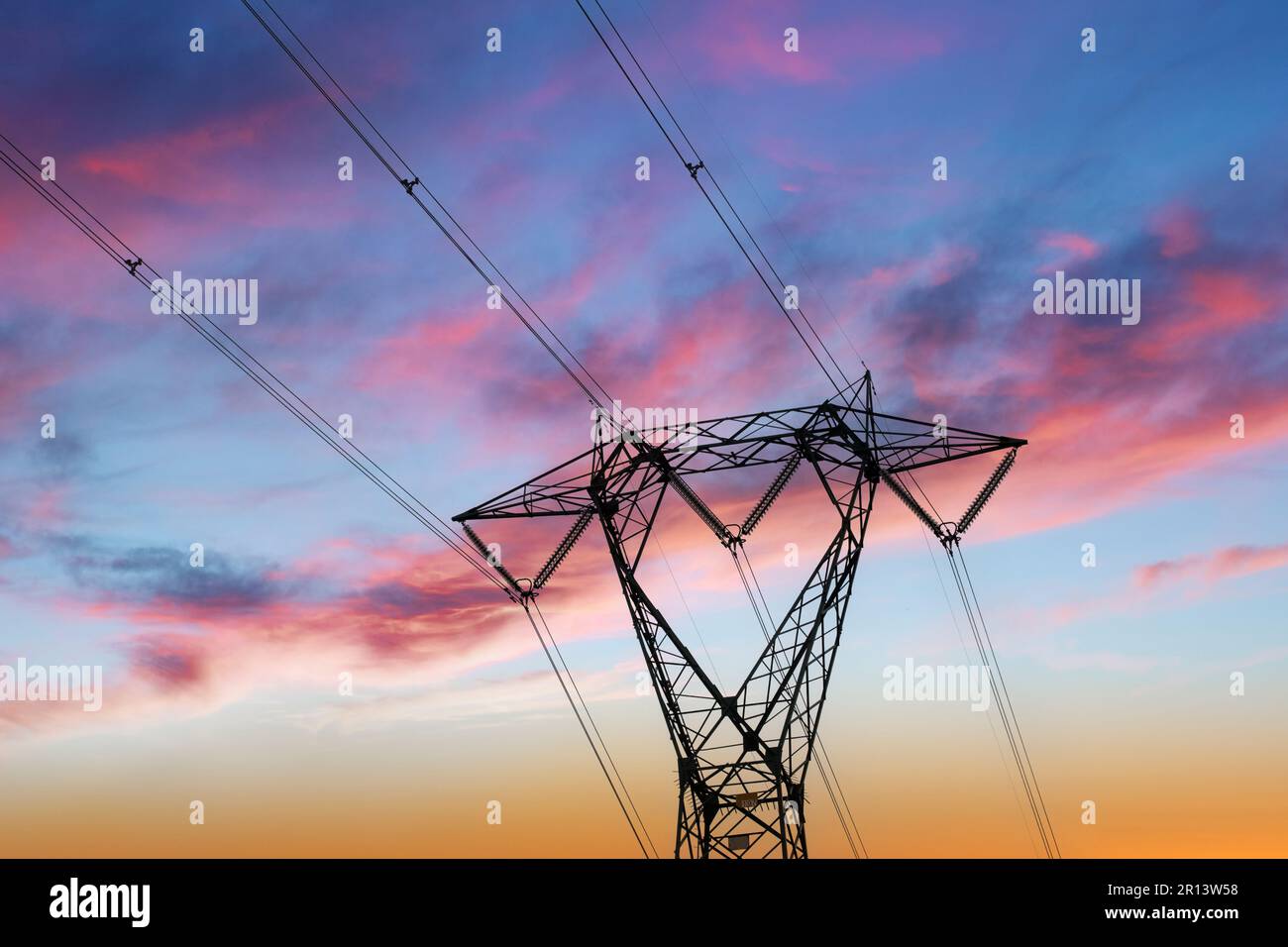 Linea elettrica di transizione dell'energia Foto Stock