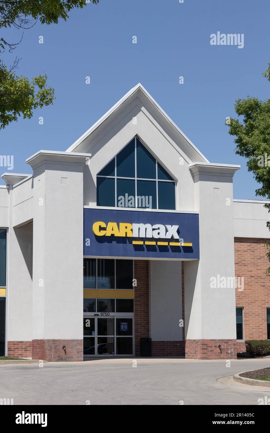 Indianapolis - circa Maggio 2023: Concessionaria CarMax Auto. CarMax è il più grande rivenditore di auto usate e usate degli Stati Uniti. Foto Stock